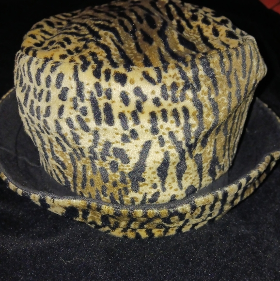 Velvet leopard hat (1 left!!) - Picture 3 of 8